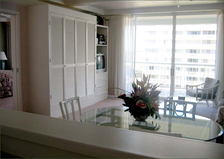 Kitchen overlooks the living area and lanai overlooks the sea!
