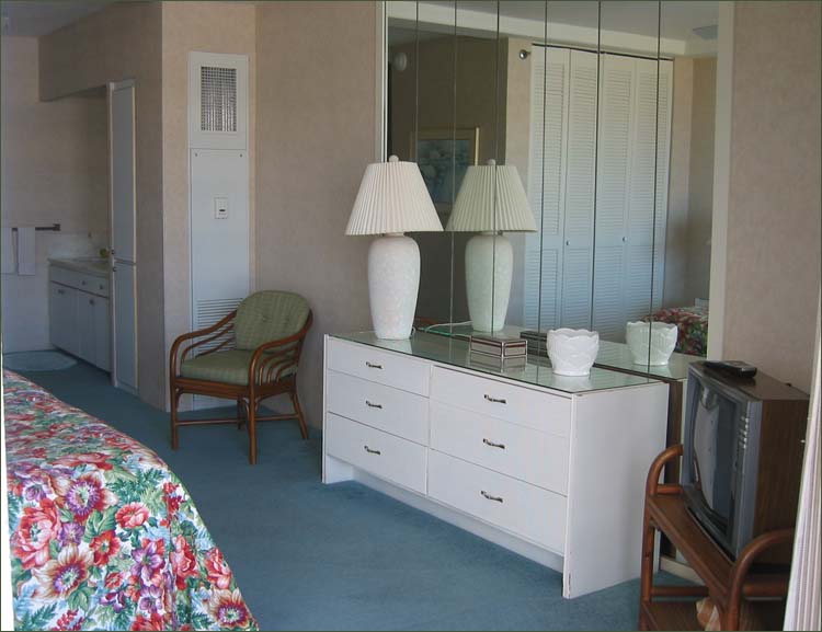 One bedroom condo for rent by private owner.