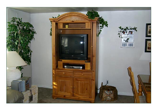 Situated in a residental neighborhood, the home includes a private hot tub the patio with views! 