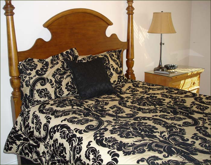 Queen bed in the 3rd bedroom Park City vacation rentals!