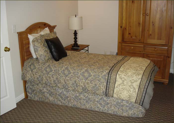 Four bedroom vacation home includes 2nd guest bedroom twin beds.