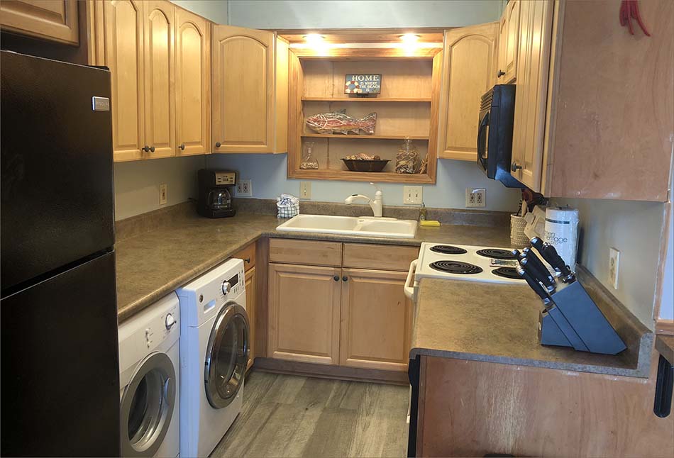 Private washer and dryer.  Summit beach condo by owner.
