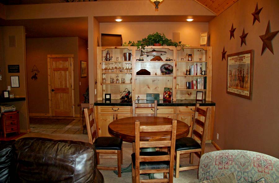 Year round Mt. Batchelor and Sunriver holiday home.
