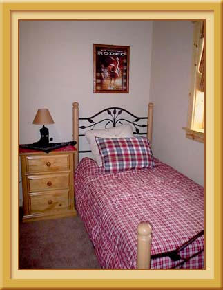 Large luxurious vacation rentals home in Sunriver Oregon... Located nearby Mt. Bachelor, new 5 bedroom, 5 bathroom rental home offered by owner sleeps 14 guests all in firm new beds!