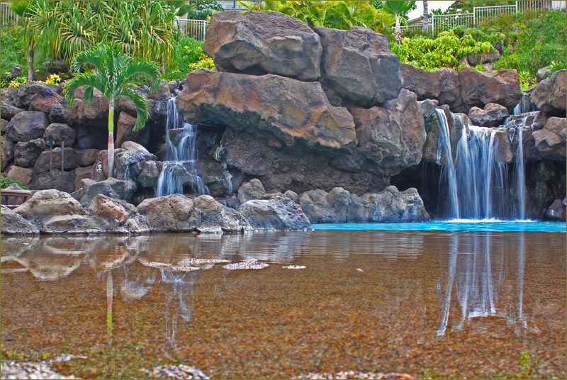 Ho'olei Resort at Wailea features a tropical paradise, grotto swimming pool with waterfalls and large poolside lounge areas.