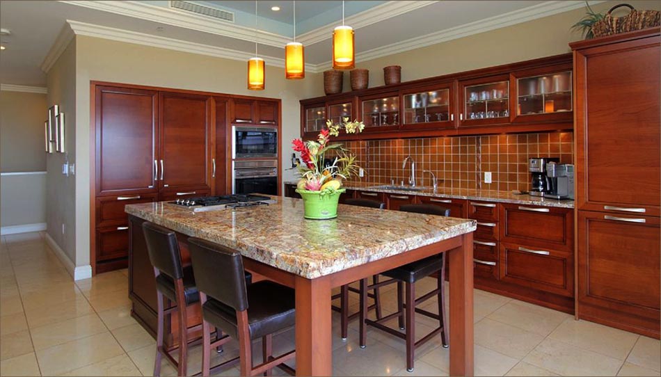 Fully equipped kitchen with professional, gourmet appliances.