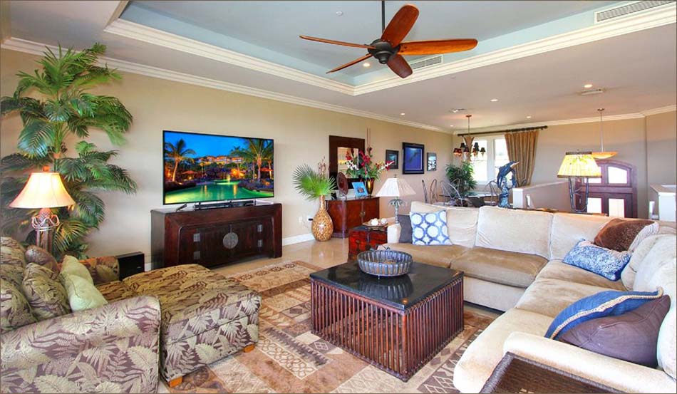 Beautifully appointed with fine furnishings this luxurious Maui villa rental is located directly across from the Grand Wailea on Wailea Beach in the highly sought after Ho'olei Villas.