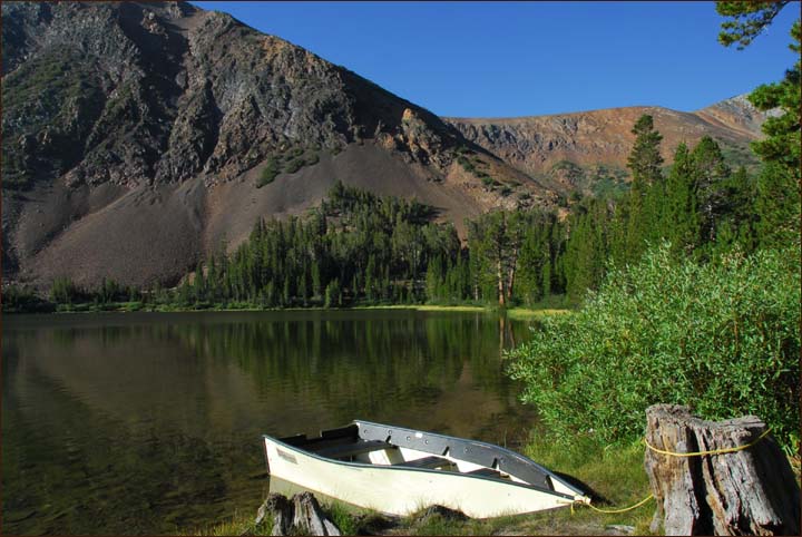 Eastern Sierra Wilderness Mammoth Lakes vacation rental home 4 bedroom 5 bath sleeps 12.