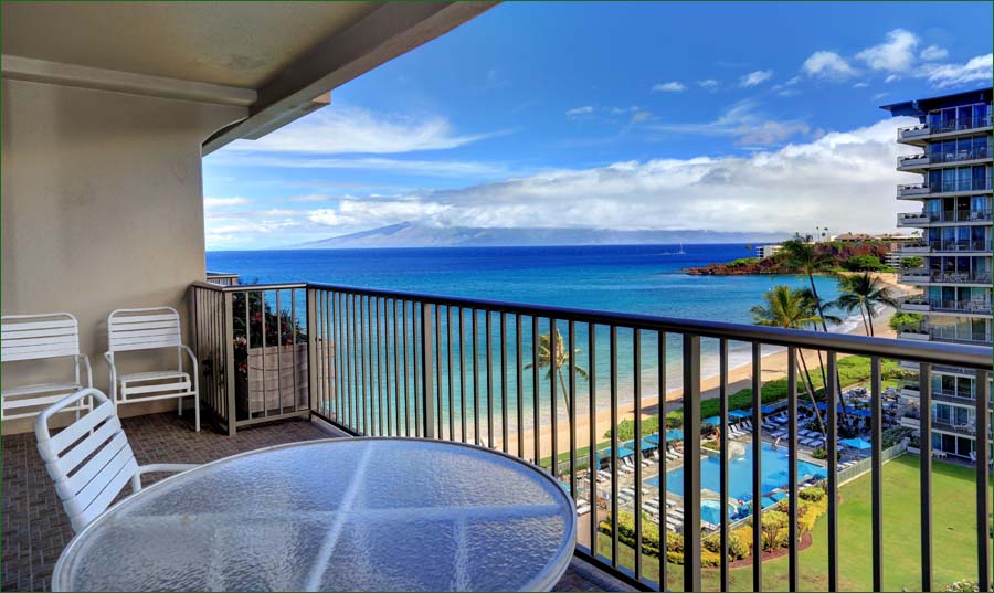 View of the beachfront of Whaler condos for rent by owner on Kaanapali Beach.
