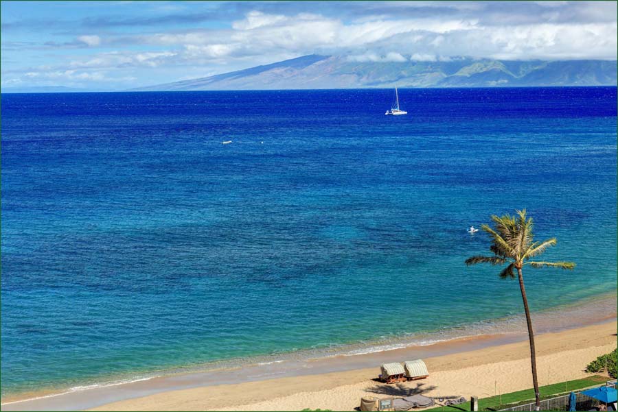 View of the beachfront of Whaler condos for rent by owner on Kaanapali Beach.