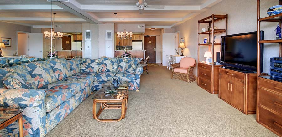 Beautifully appointed 1 and 2 bedroom beach condos for rent on Maui.