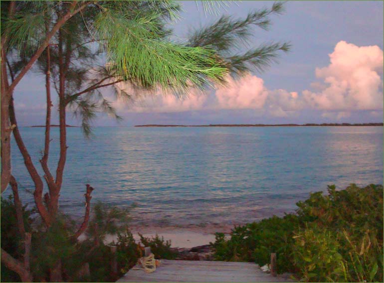 Masterbedroom Bahamas villa vacation home in Georgetown Great Exuma.