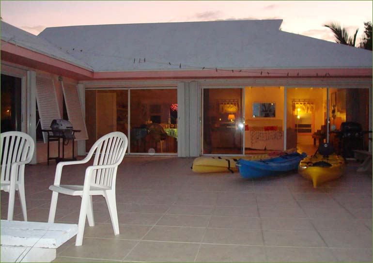 Masterbedroom Bahamas villa vacation home in Georgetown Great Exuma.