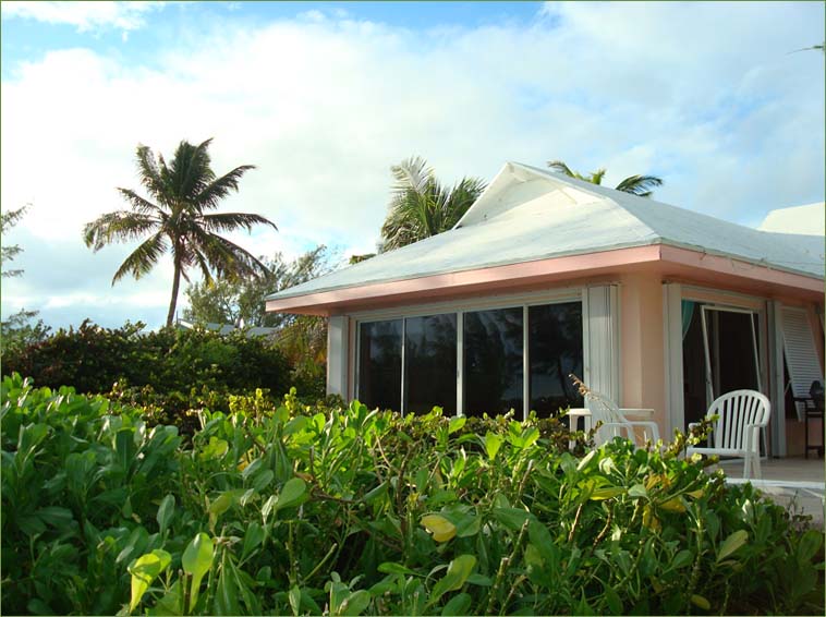 Masterbedroom Bahamas villa vacation home in Georgetown Great Exuma.