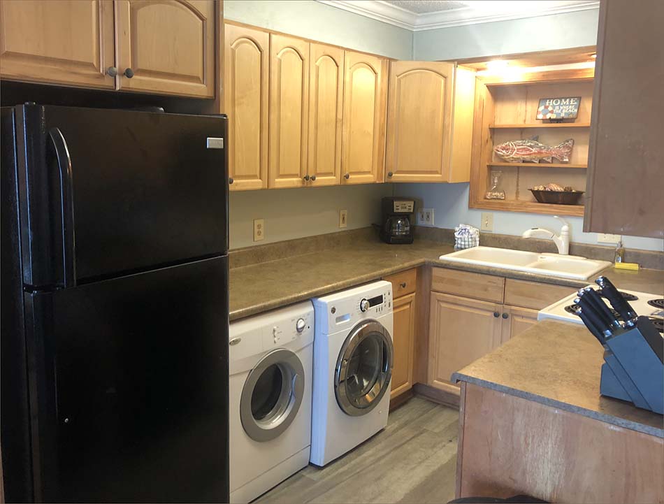Private washer and dryer.  Summit beach condo by owner.