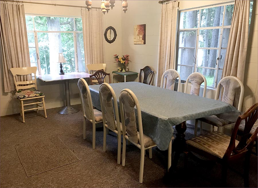 Family, dining room with lakeside window views and seating for 10.