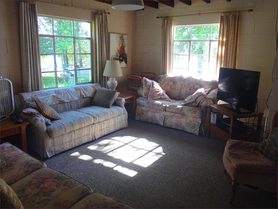 Cozy cottage living room with comfortable furnishings, new large, flatscreen and a warm welcome to families.